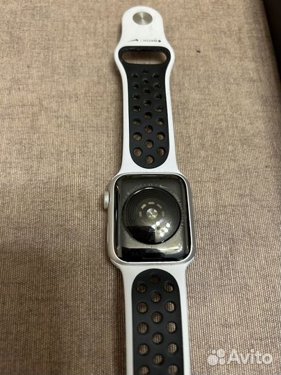 Часы apple watch SE 40 mm nike