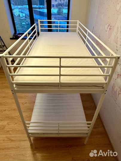 Двухъярусная кровать