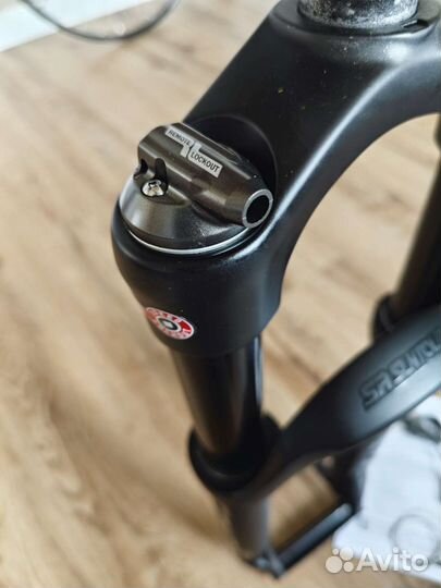 Вилка sr suntour epixon 27.5 100mm remote lockout