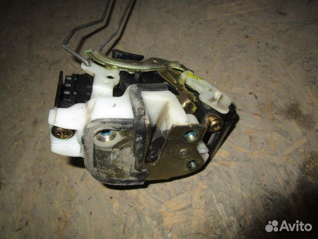 Замок двери задней левой Mitsubishi Lancer (CS/Cla