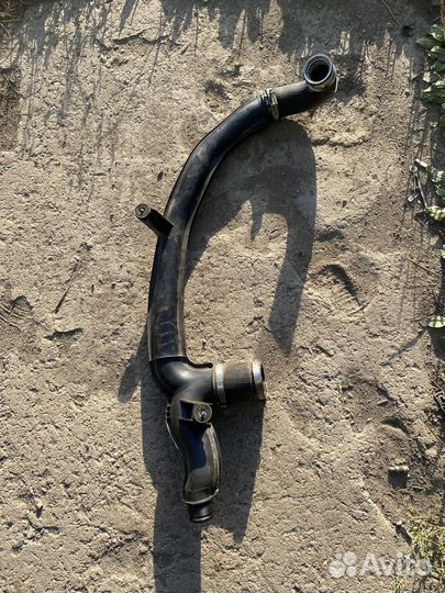 Патрубок наддува воздуха Таурег нф 3.0