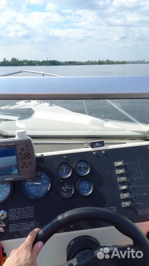 Катер каютный Bayliner 192