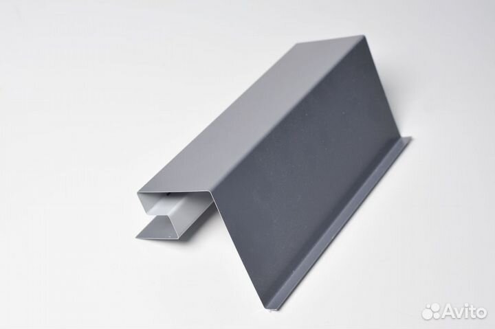 Околооконная планка объемная с отгибом RAL 7024