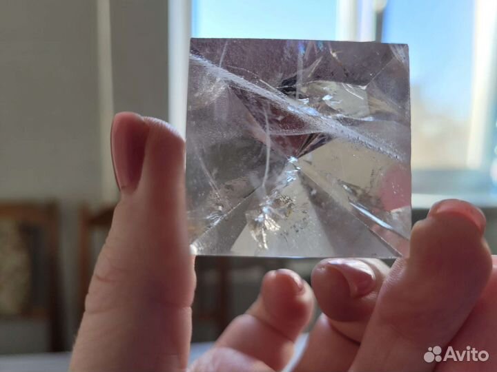 Пирамида из горного хрусталя