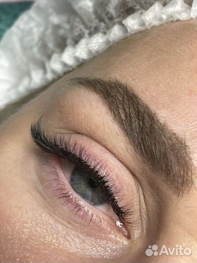 Мастер по наращиванию ресниц