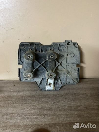 Площадка под аккумулятор Golf 4 Octavia A4