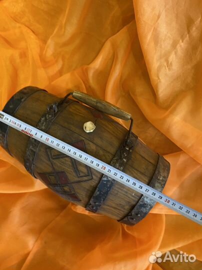 Старинный винный бочонок