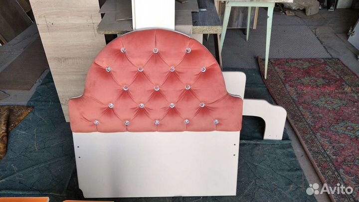 Кровать