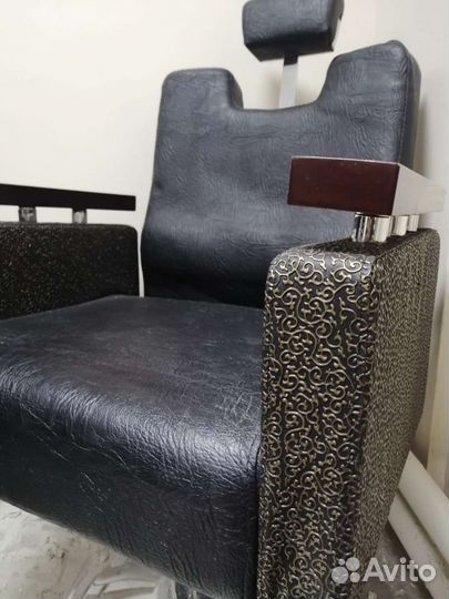 Кожаное кресло для парикмахерской