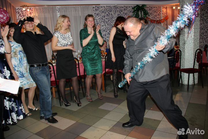 Диджей и ведущая