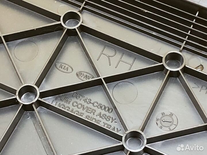 Обшивка багажника правая Kia Sorento Prime UM D4HB