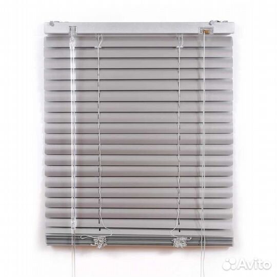 Жалюзи горизонтальные белые
