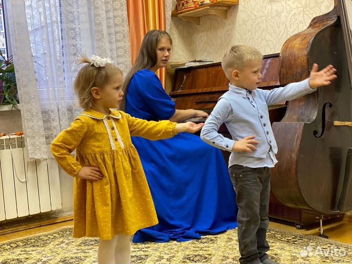 Уроки вокала, фортепиано, английского