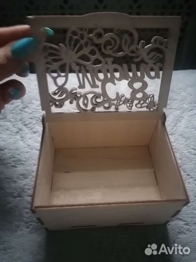 Деревянная шкатулка