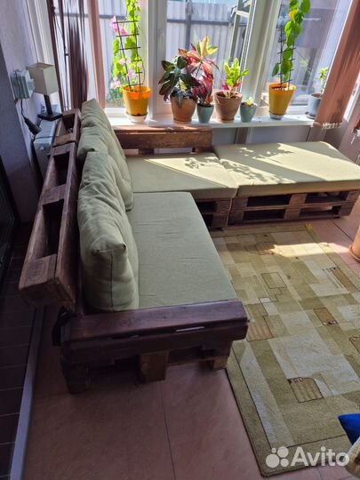 Продам угловой диван бу из палет на террассу