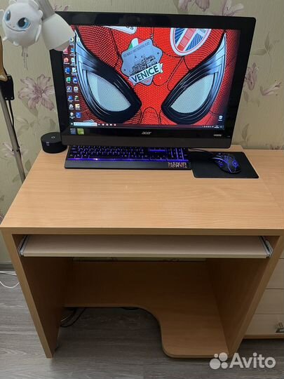 Письменный стол с тумбой