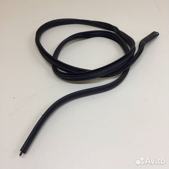 Уплотнитель проема двери передней правой Renault Duster HSA, HSM 2012