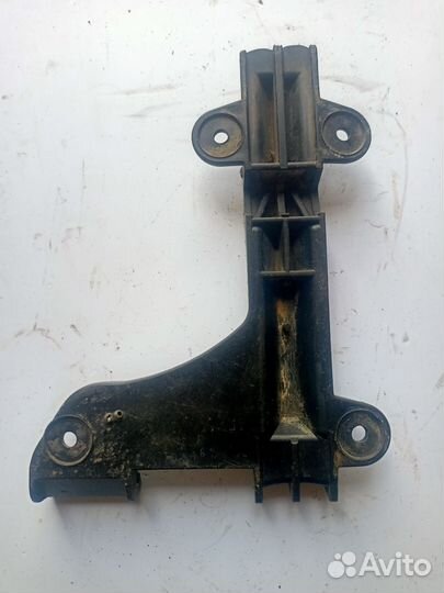 Кронштейн бампера задний левый Audi 80 B4 ABC 1994