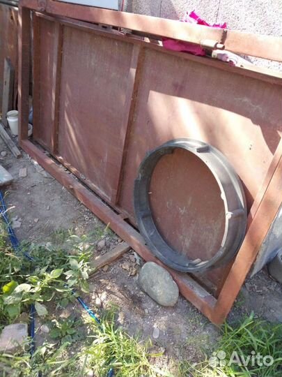 Металлическая дверь с рамой