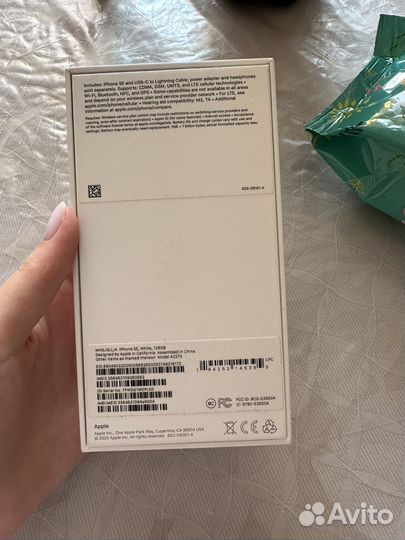 Телефон iPhone se 2020
