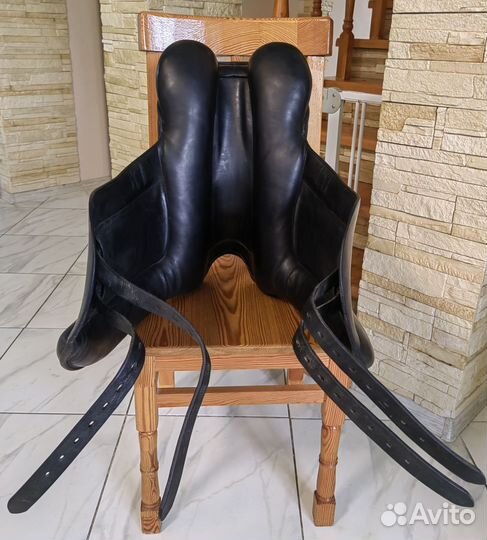 Выездковое седло с монокрылом Max Benz 17,5/31