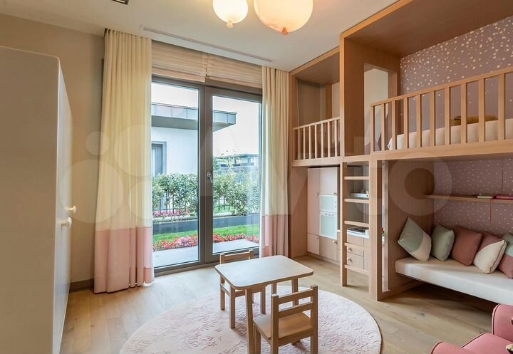 Дом 265 м² на участке 3 сот.