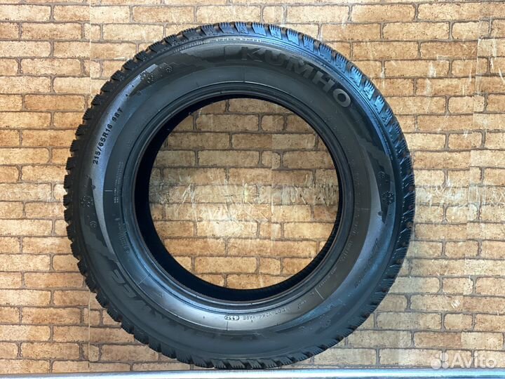 Kumho I'Zen KW22 215/65 R16 98T