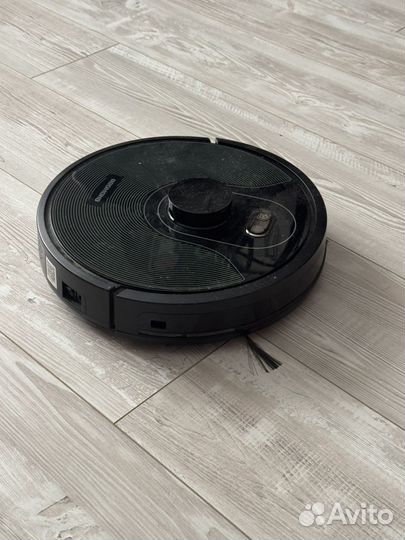 Робот пылесос Redmond