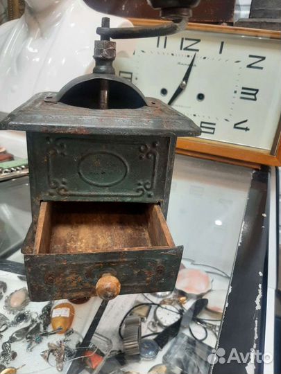Кофемолка старинная