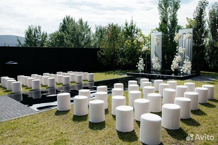 Аренда стульев и пуфиков