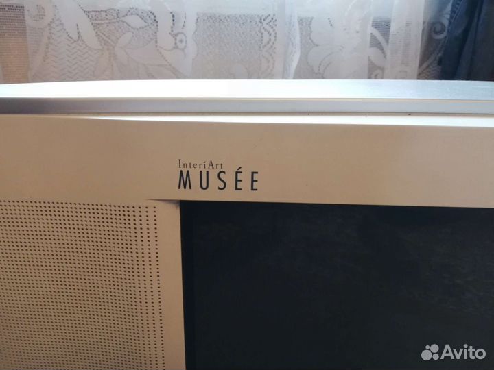 Телевизор бу JVC