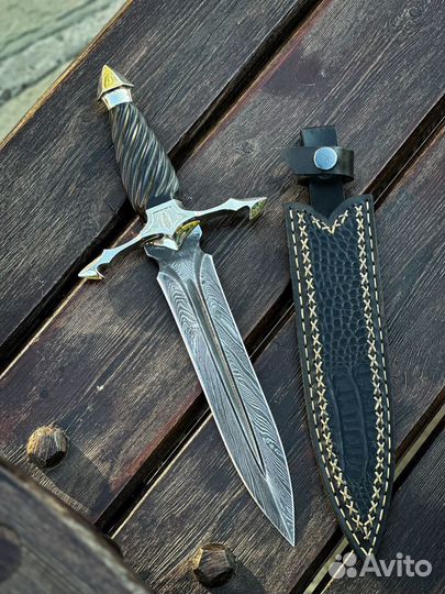 Нож из дамасской стали