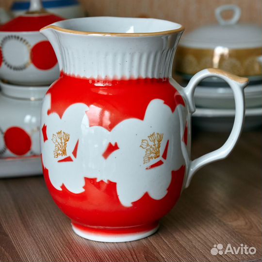 Фарфоровые вазы и кувшины