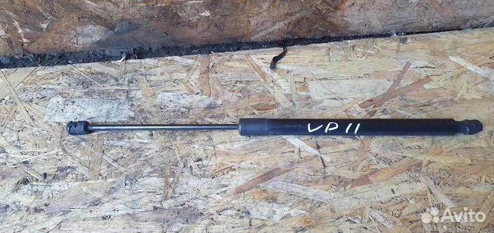 Амортизатор двери багажника Volkswagen Tiguan 200