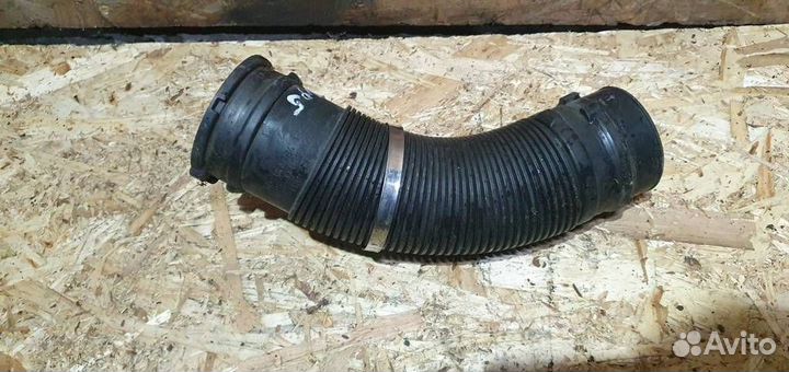 Патрубок воздушного фильтра Opel Astra J GTC 2012