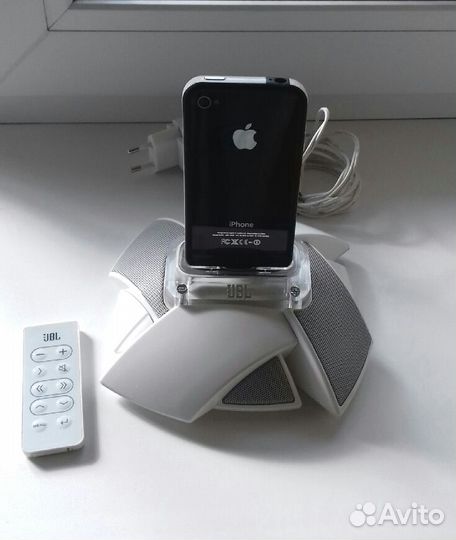 Док-станция с акустикой JBL On Stage Micro III