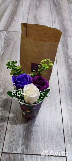 Розы пенные в стакане бумажном