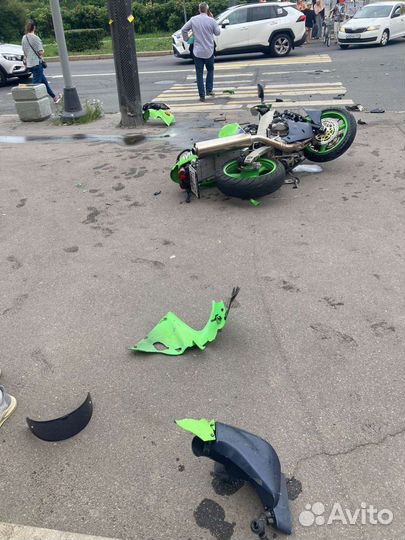 Kawasaki ZX9R 1999 год по запчастям