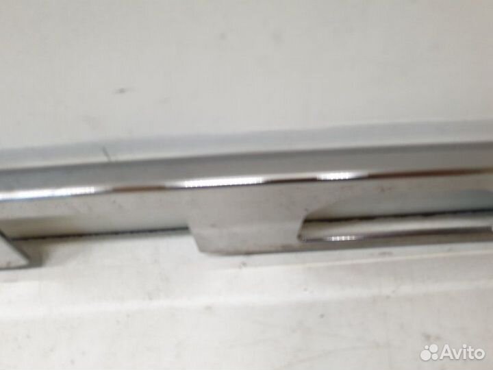 Накладка крышки багажника задняя Toyota Camry V55