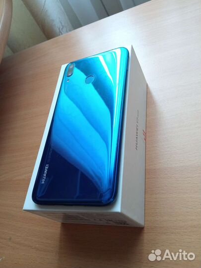 Телефон huawei Y7 2019