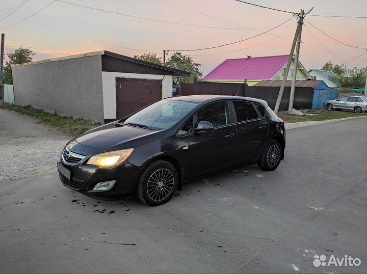 Opel Astra 1.4 МТ, 2011, 241 000 км