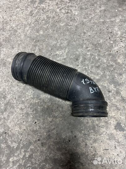 Патрубок воздушный Skoda Passat b6 1.9tdi