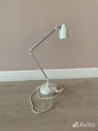 Настольная лампа IKEA белая