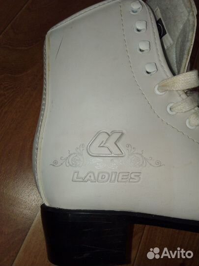 Коньки фигурные женские 37 размер
