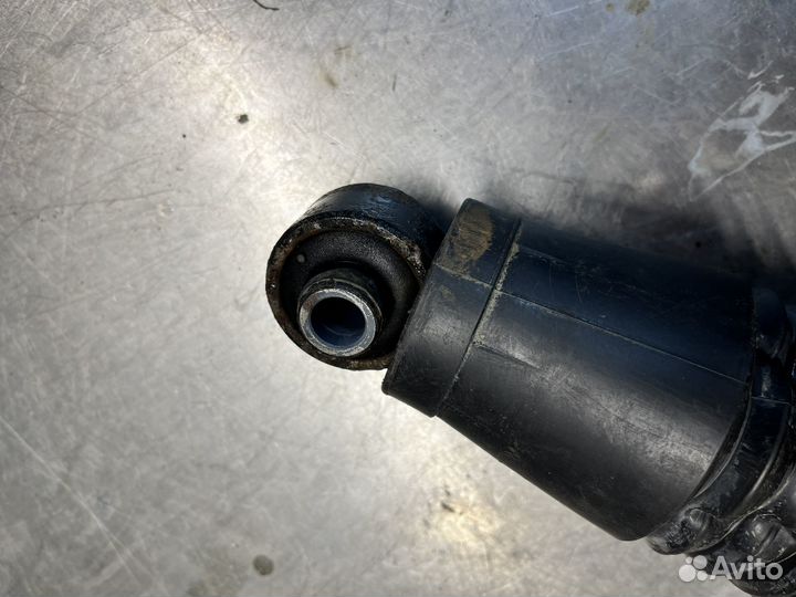 Задняя стойка hyundai solaris оригинал