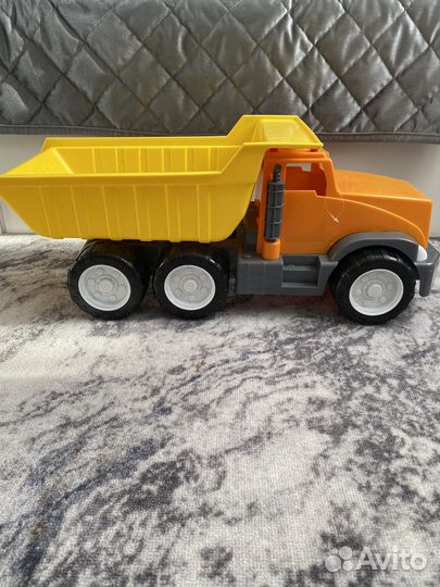 Грузовик самосвал