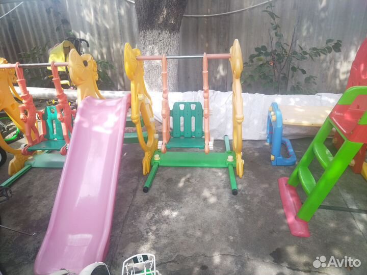 Детская горка и качели