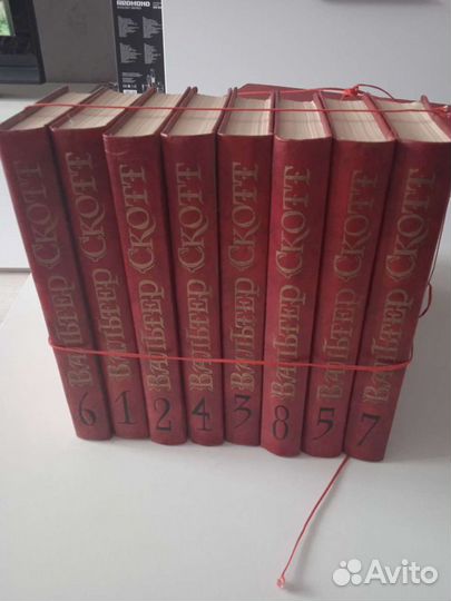 Собрание сочинений Вальтера Скотта и Виктора Гюго