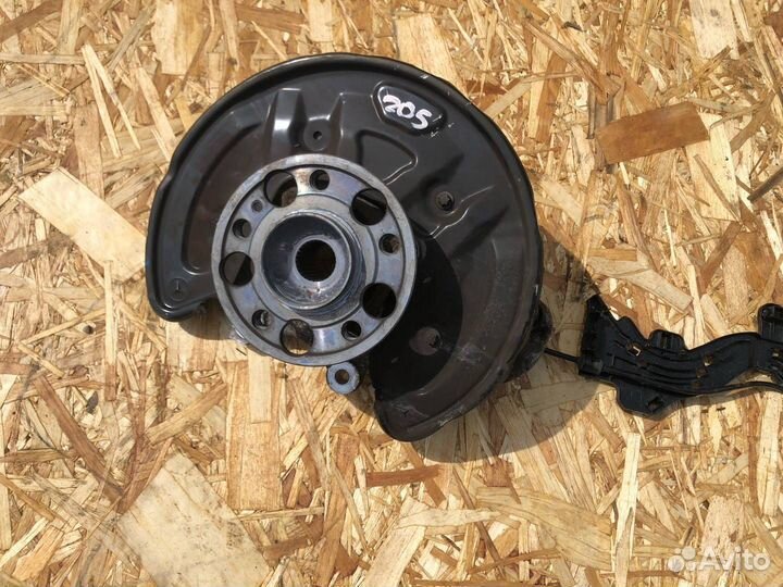 Кулак задний правый Mercedes-Benz C-Класс