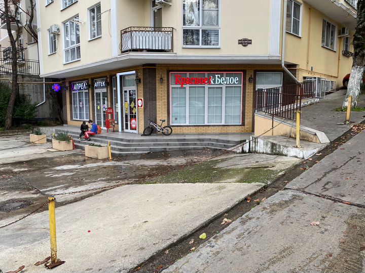 Габ, красное&белое, торговое помещение 110 м2